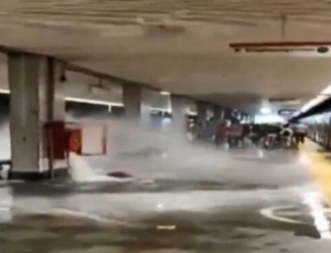 Vana Kırıldı , Metroyu Su Bastı