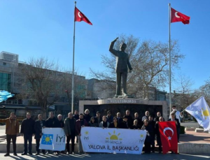 İYİ Parti Yalova’da Tepki İçin Atatürk Anıtında Bir Araya Geldi