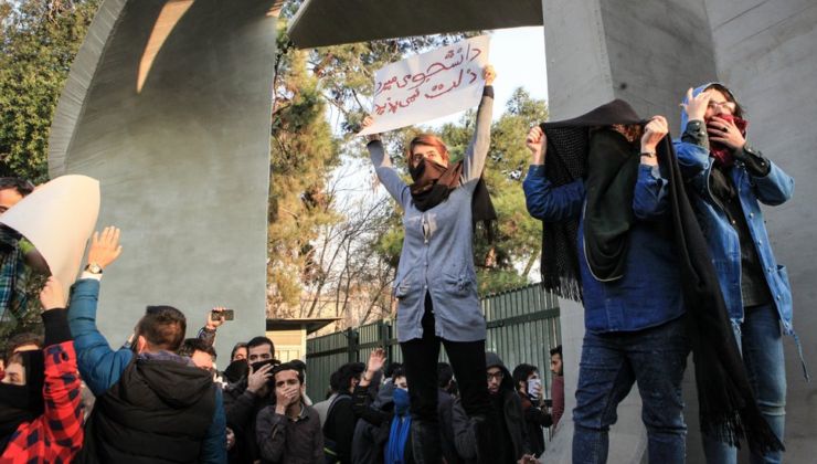 İran’da hükumet karşıtı eylemler devam ediyor.