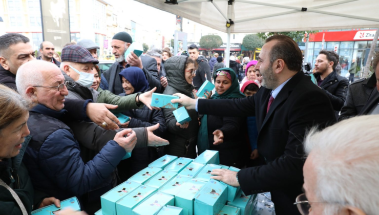 Yalova Belediyesi’nden Kandil Simidi Dağıtımı