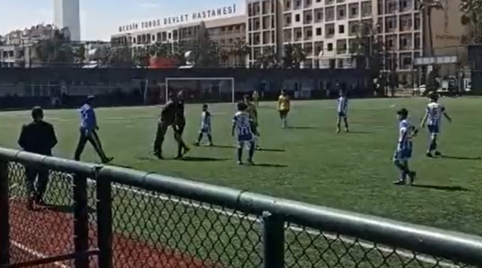 Hakeme Kafa Attı U14 Maçı Yarıda Kaldı