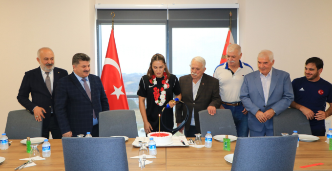 ÇAVUŞOĞLU ADI YALOVA’DA BİR SALONA VERİLDİ