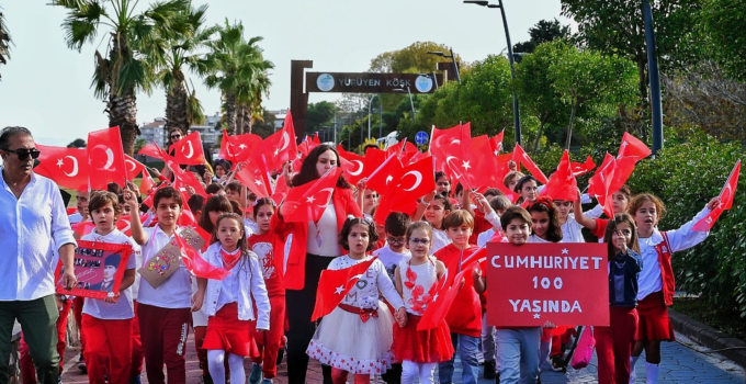 YÜZLERCE ÖĞRENCİ ADIMLARINI CUMHURİYETİN 100.YILI İÇİN ATTI