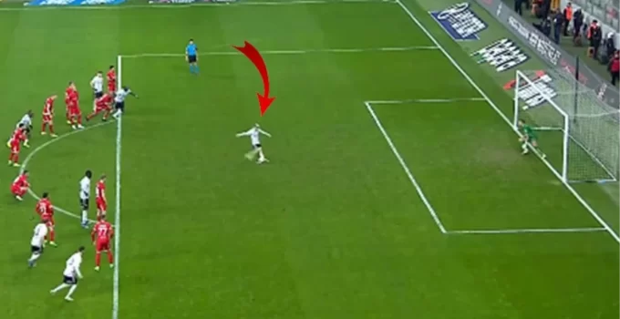Rashica ile Beşiktaş’ın Penaltısı Sahalarda Ender Görülen Anları Beraberinde Getirdi! Maç Sonucu 1-2