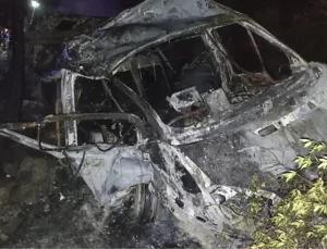 Adana’da Minibüs Faciası: 3 Kişi Hayatını Kaybetti, 18 Kişi Yaralandı