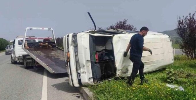 Orhangazi Yolunda Minibüs Kaza Yaptı: Sürücü ve Yolcu Hafif Yaralı