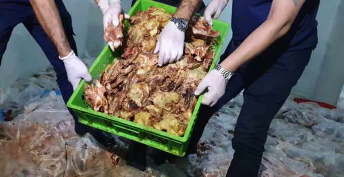 Şanlıurfa Haliliye’de 10 Ton Kaçak Tavuk Ele Geçirildi