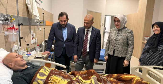 AK Parti Yalova Heyetinden Hastalara Moral Ziyareti