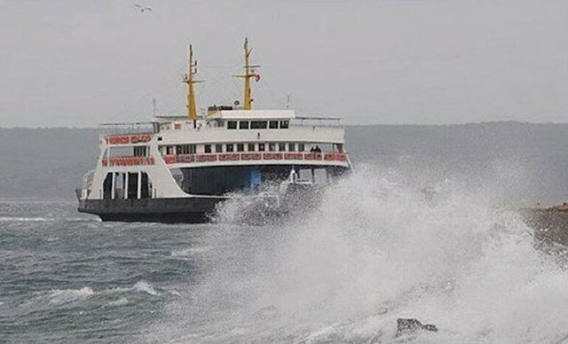 Çanakkale’de Deniz Ulaşımına Lodos Engeli