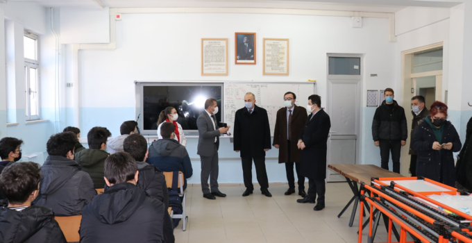 Vali Erol İş Garantili Meslek Lisesini Gezdi