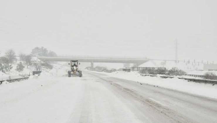 BURSA YOLUNDA KAR VAR YOLLAR KAPANIYOR