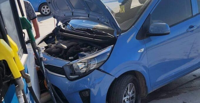 AKARYAKIT POMPASINA ÇARPTI SUBAŞI FACİADAN DÖNDÜ