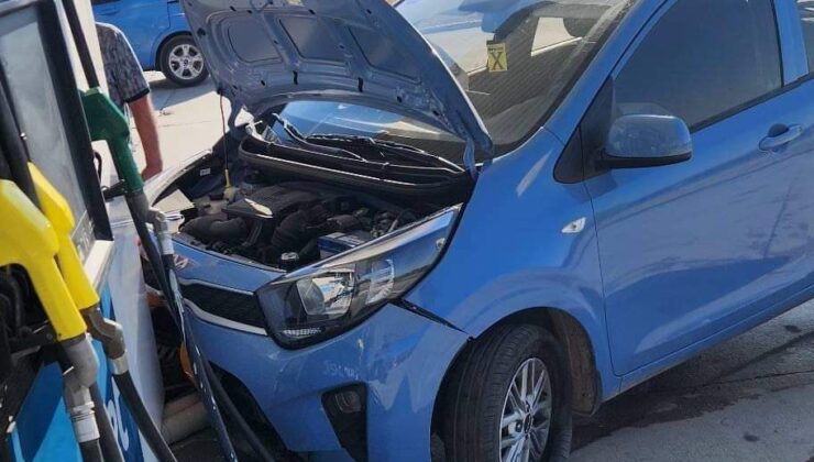 AKARYAKIT POMPASINA ÇARPTI SUBAŞI FACİADAN DÖNDÜ