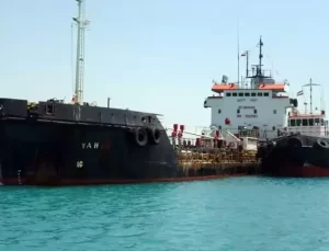 İran, Basra Körfezi’nde Kaçak Akaryakıt Taşıyan İki Tankere El Koydu!