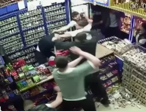 Adapazarı’nda Dehşet! Tekel Bayisinde Çıkan Kavgada Emekli Polis ve İşletme Sahibi Öldüresiye Dövüldü