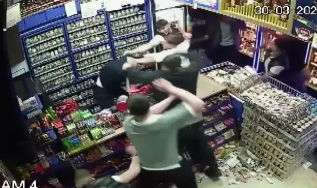 Adapazarı’nda Dehşet! Tekel Bayisinde Çıkan Kavgada Emekli Polis ve İşletme Sahibi Öldüresiye Dövüldü