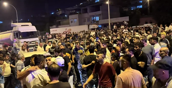 Kahramanmaraş’ta Feci Kaza: 17 Yaşındaki Çocuk Hayatını Kaybetti, Vatandaşlar Yolu Kapattı